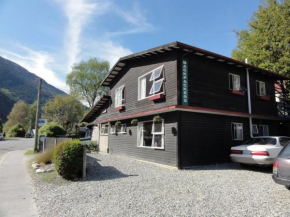 Гостиница Alpine Lodge Queenstown  Квинстаун